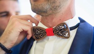 Comment nouer un nœud papillon en bois